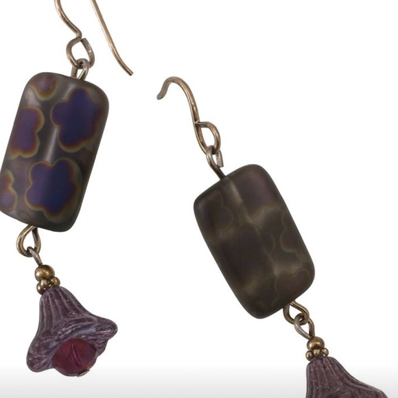 Elegant Purple and Silver Dangle Earrings - Picture 4 of 4